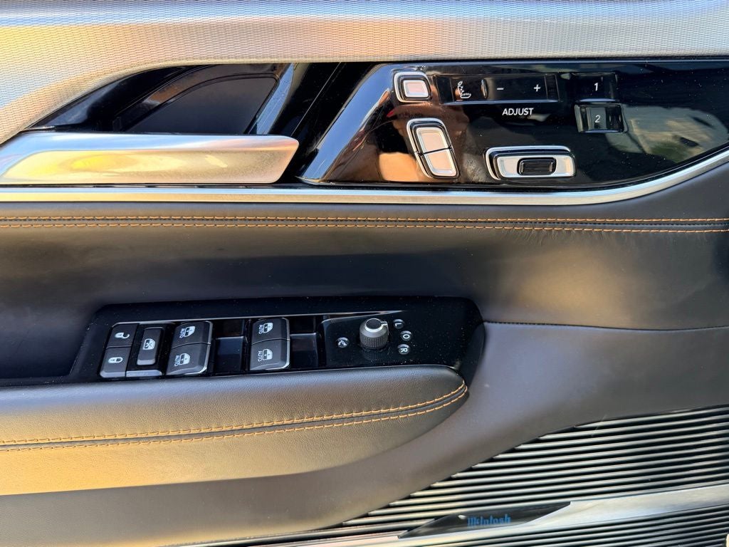 2022 Jeep Grand Wagoneer Series III