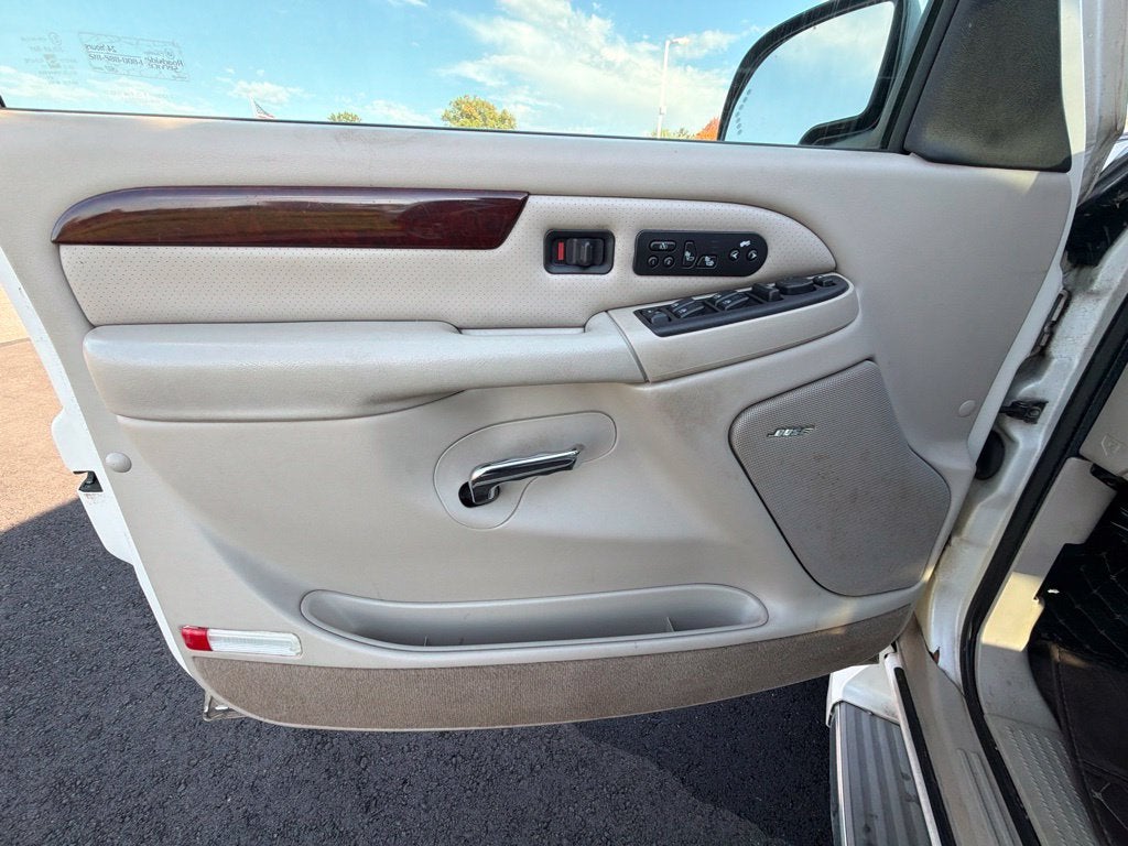 2005 Cadillac Escalade Base