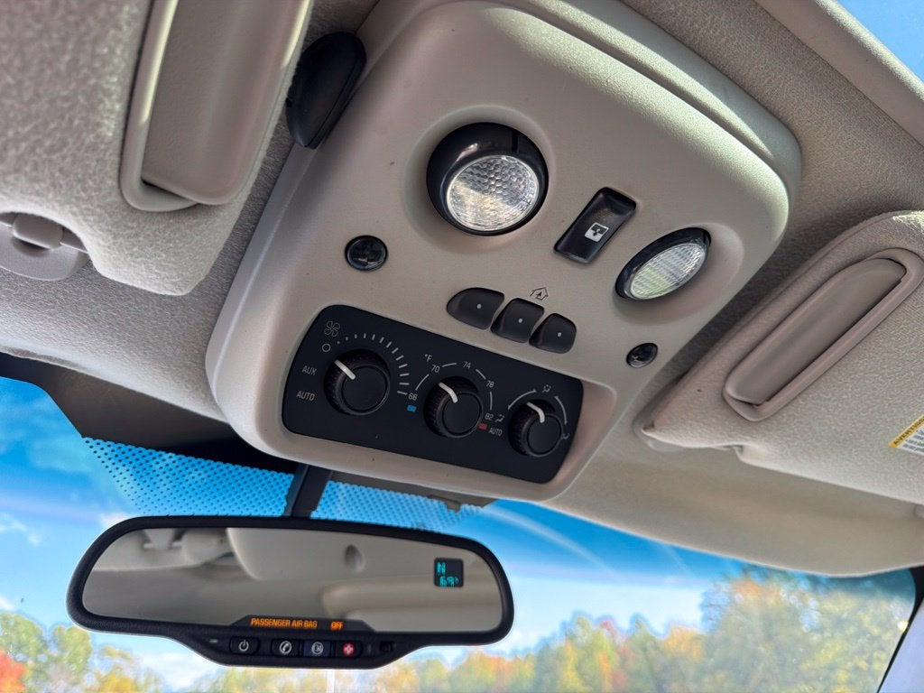 2005 Cadillac Escalade Base