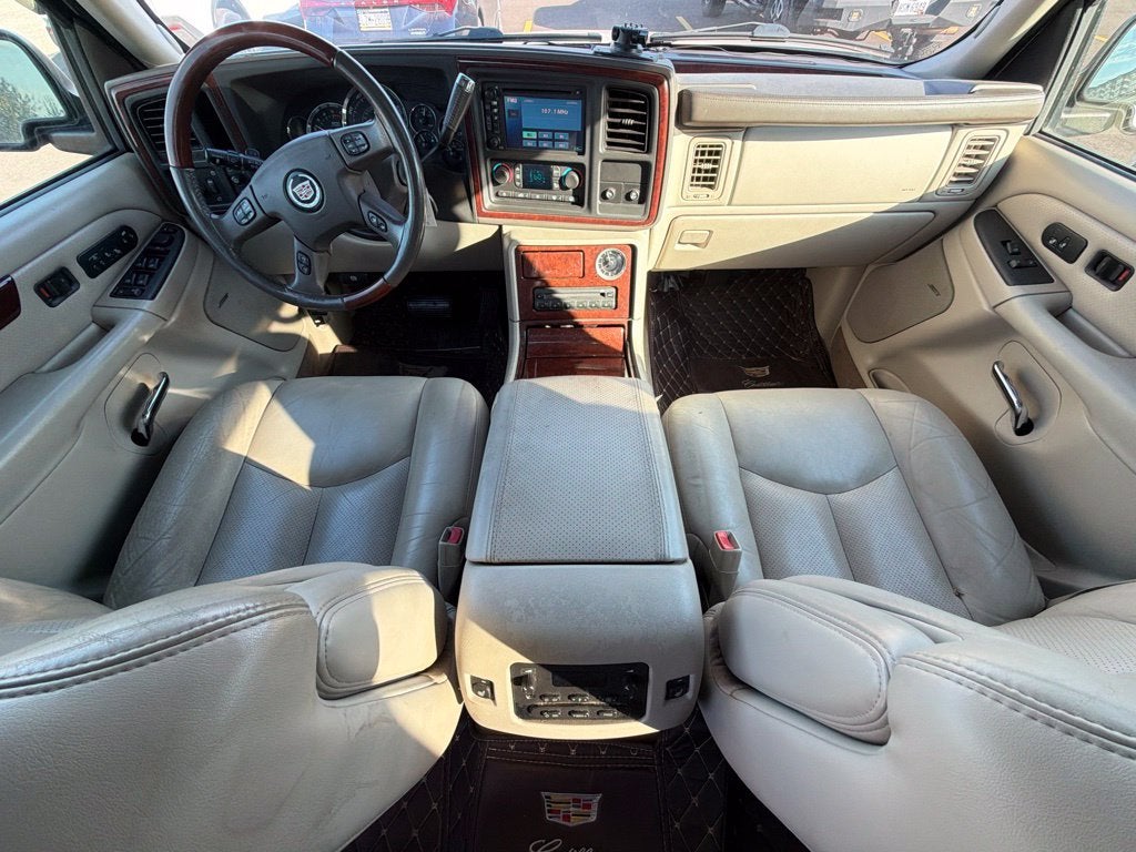 2005 Cadillac Escalade Base