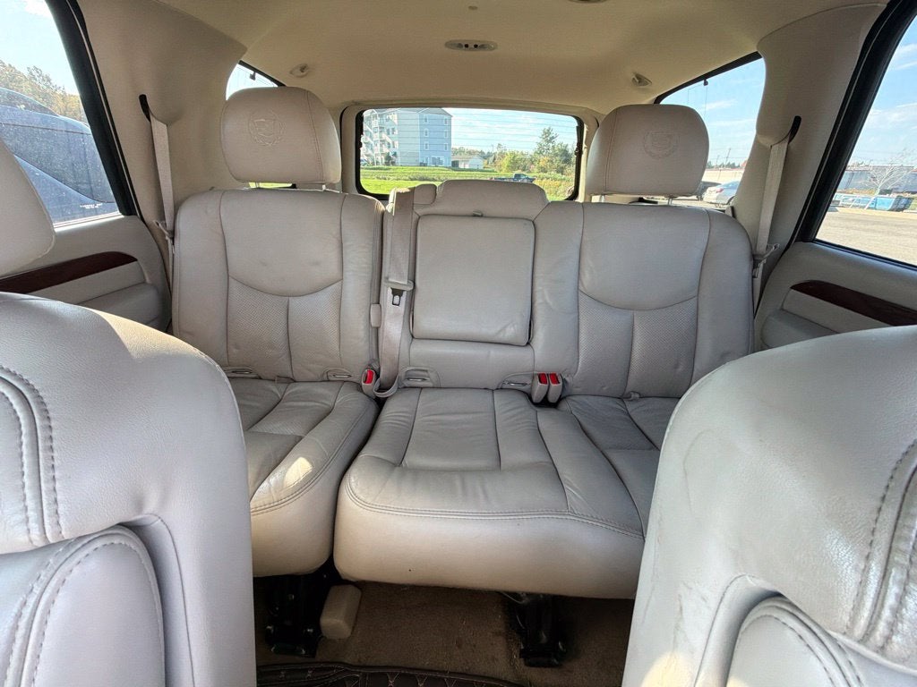 2005 Cadillac Escalade Base