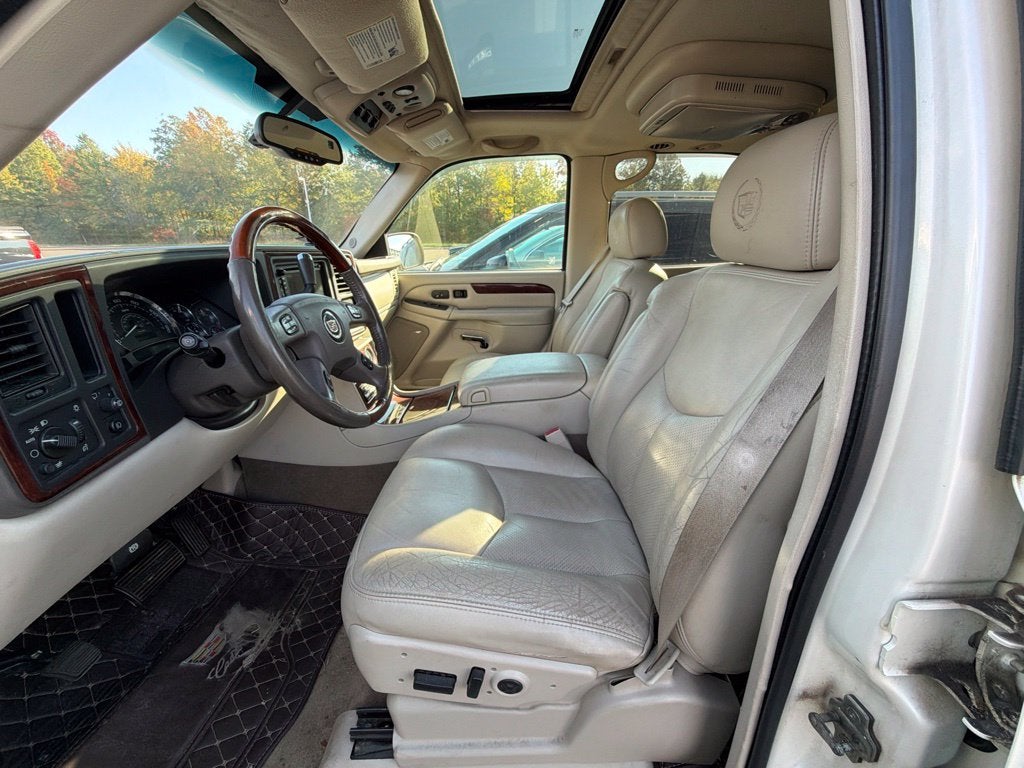 2005 Cadillac Escalade Base
