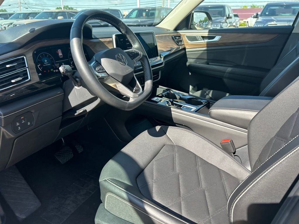 2025 Volkswagen Atlas 2.0T SE w/Technology