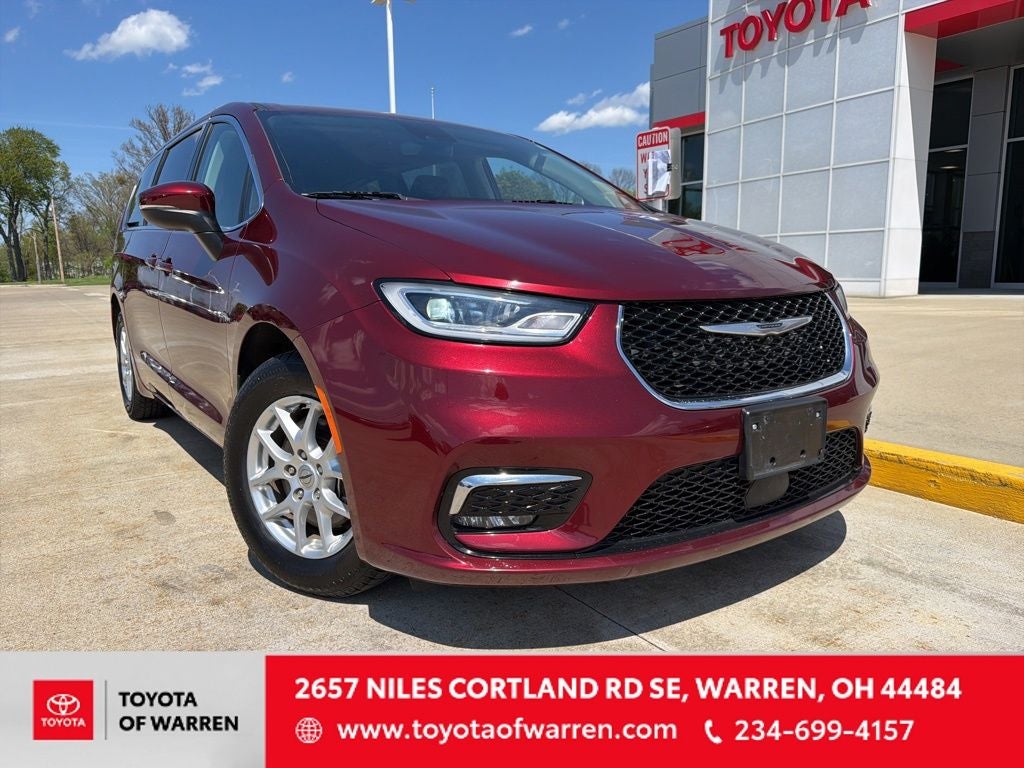 2023 Chrysler Pacifica Touring L's photo