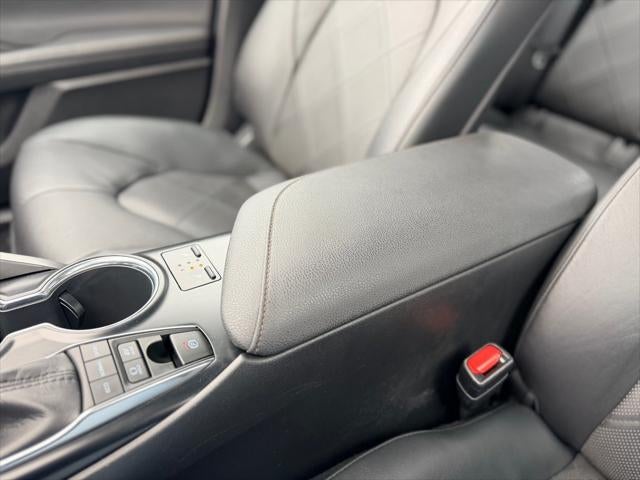 2019 Toyota CAMRY HYBRID XLE