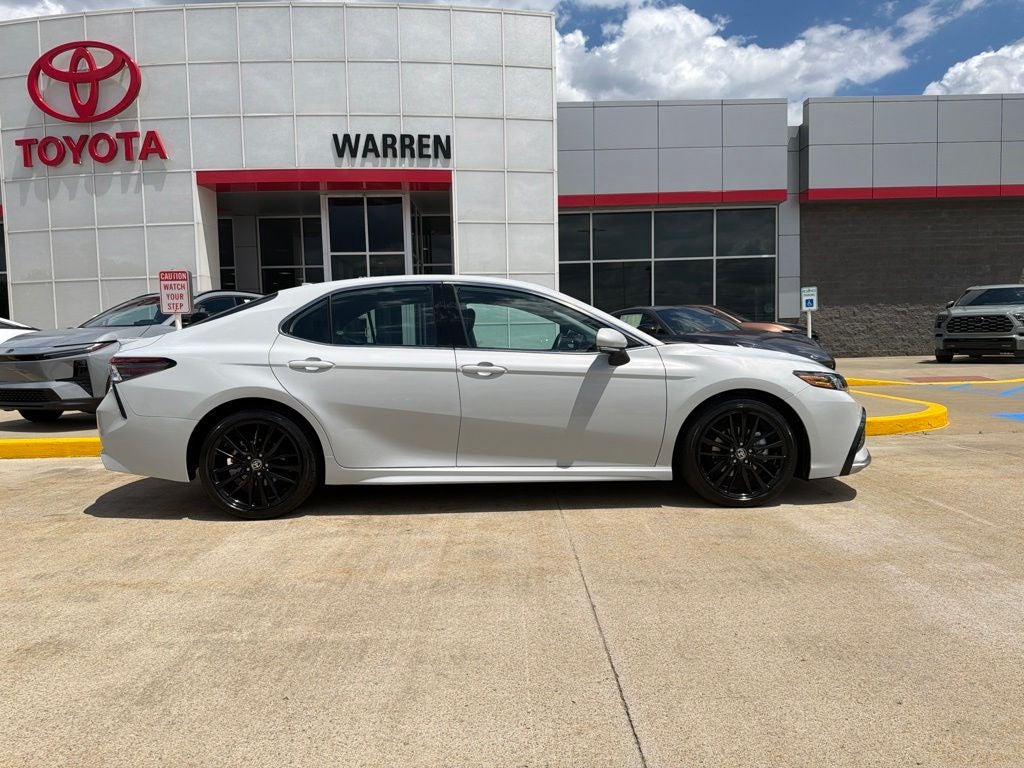 2022 Toyota Camry Hybrid XSE