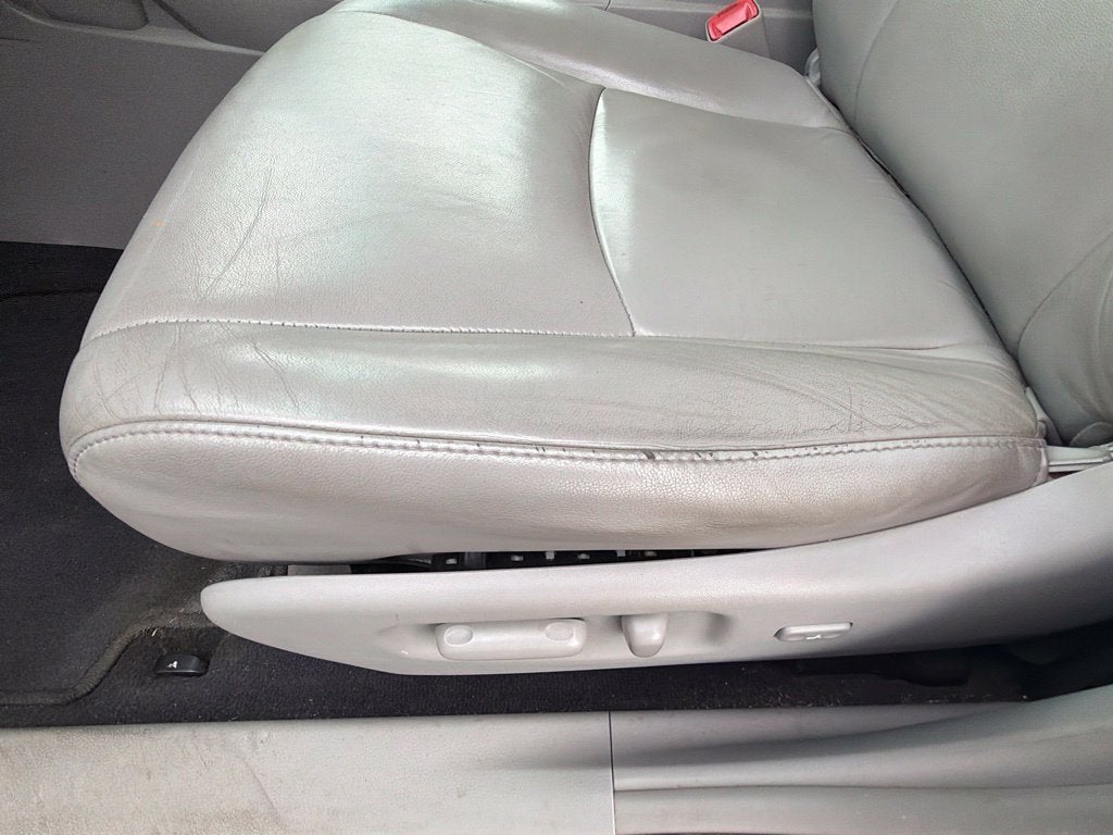 2013 Toyota HIGHLANDER SE