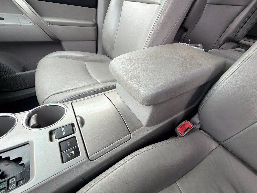 2013 Toyota HIGHLANDER SE