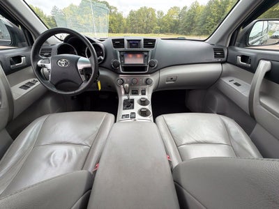 2013 Toyota HIGHLANDER SE