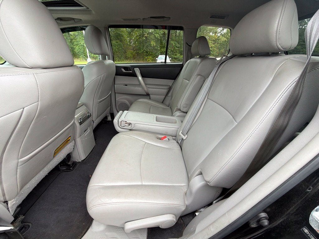2013 Toyota HIGHLANDER SE