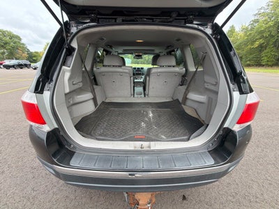 2013 Toyota HIGHLANDER SE