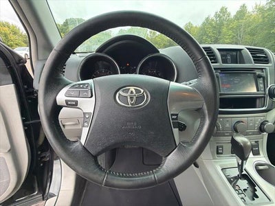 2013 Toyota HIGHLANDER SE