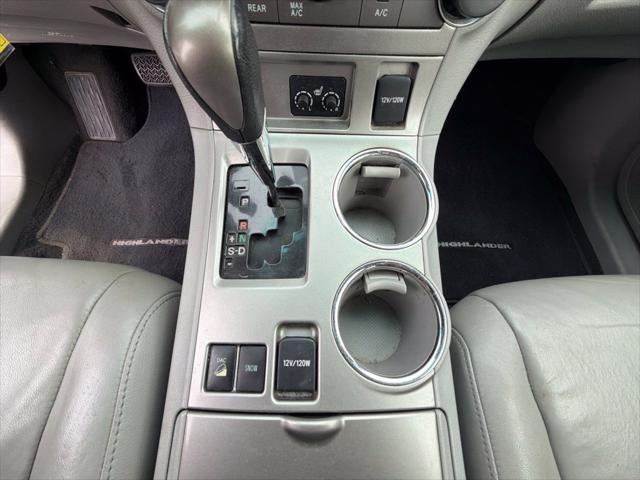 2013 Toyota HIGHLANDER SE