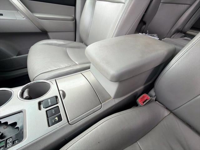 2013 Toyota HIGHLANDER SE