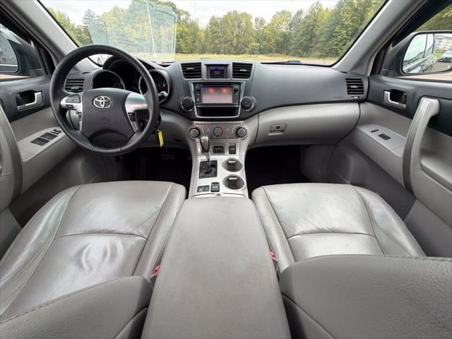 2013 Toyota HIGHLANDER SE