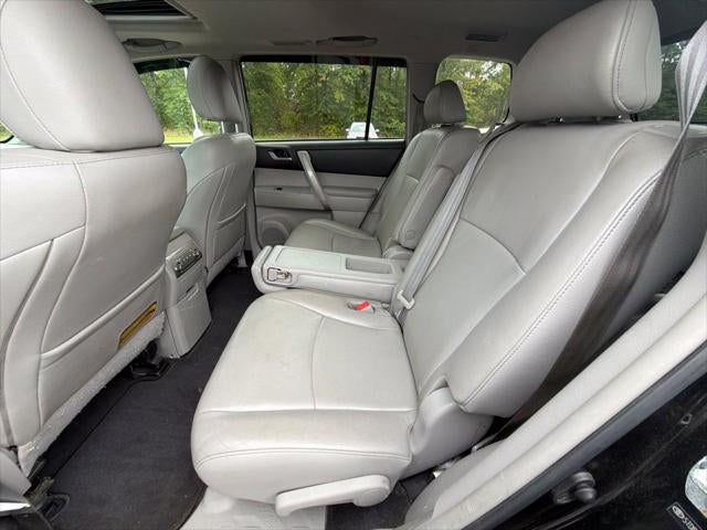 2013 Toyota HIGHLANDER SE
