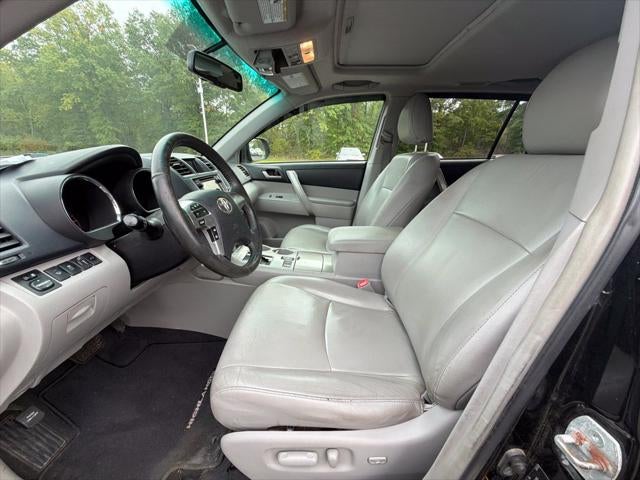 2013 Toyota HIGHLANDER SE