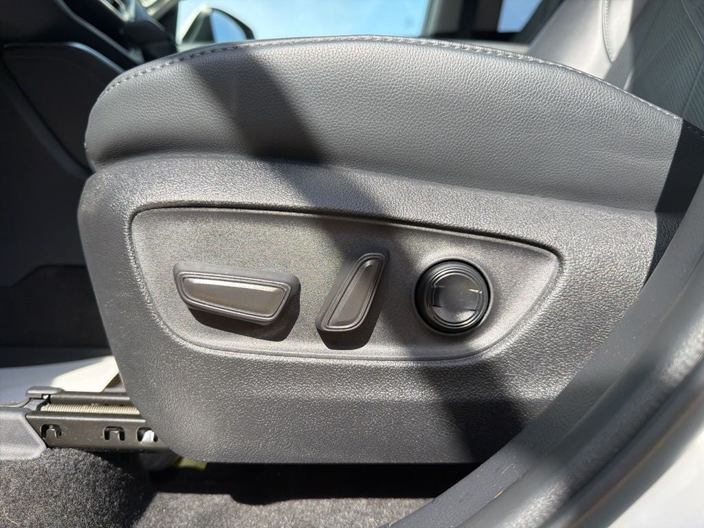 2023 Toyota Highlander Hybrid Platinum