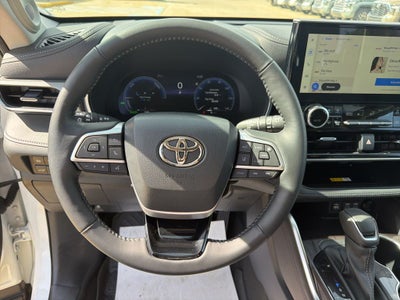 2023 Toyota Highlander Hybrid Platinum