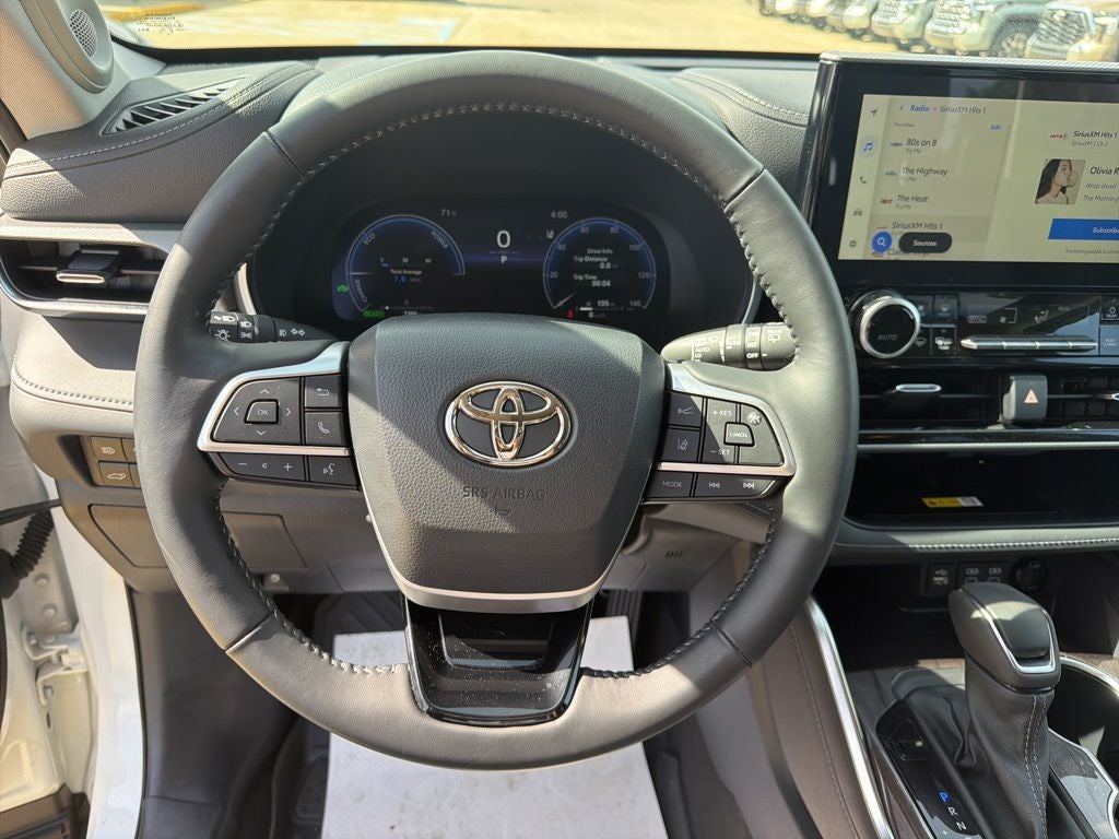 2023 Toyota Highlander Hybrid Platinum