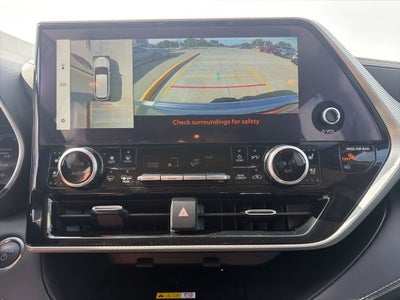 2023 Toyota Highlander Hybrid Platinum