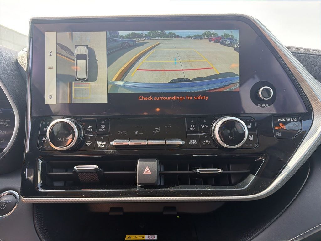 2023 Toyota Highlander Hybrid Platinum