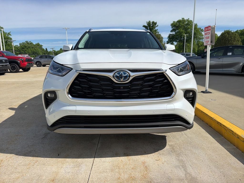 2023 Toyota Highlander Hybrid Platinum