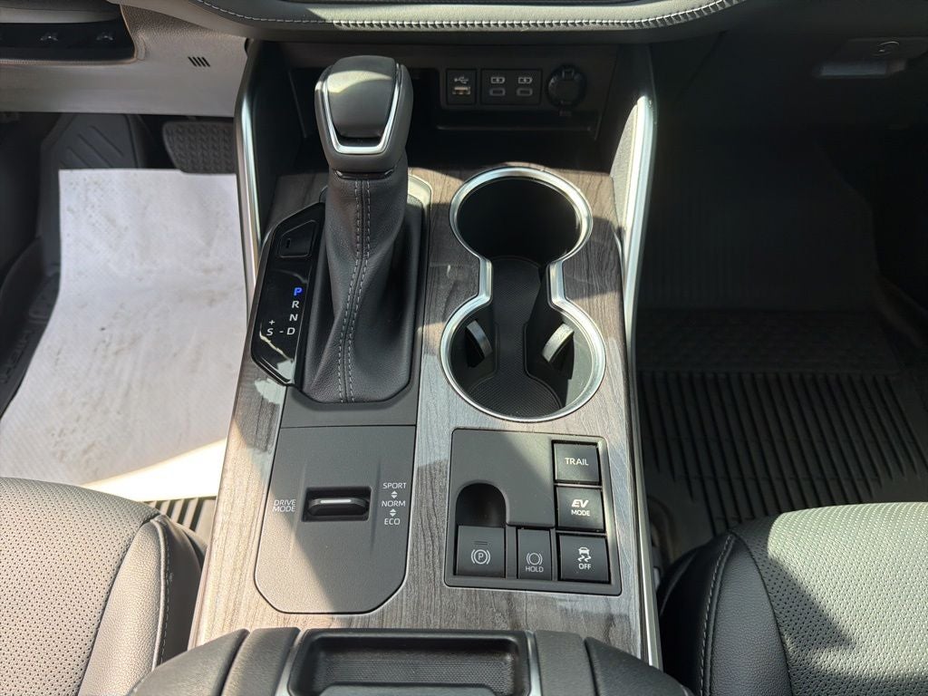 2023 Toyota Highlander Hybrid Platinum