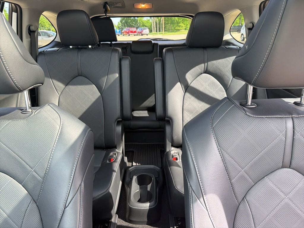 2023 Toyota Highlander Hybrid Platinum
