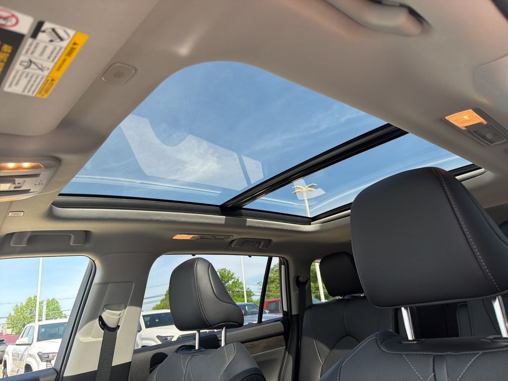 2023 Toyota Highlander Hybrid Platinum