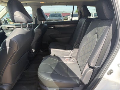 2023 Toyota Highlander Hybrid Platinum