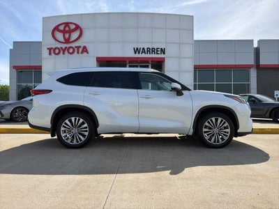 2023 Toyota Highlander Hybrid Platinum
