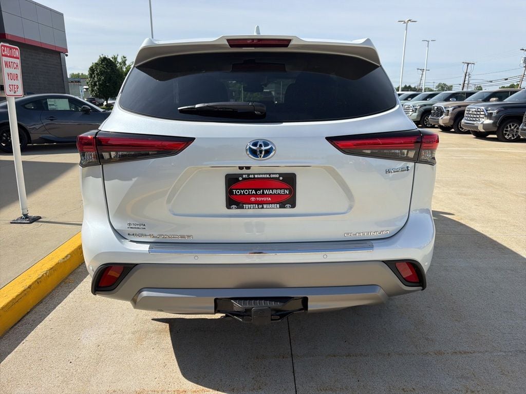 2023 Toyota Highlander Hybrid Platinum