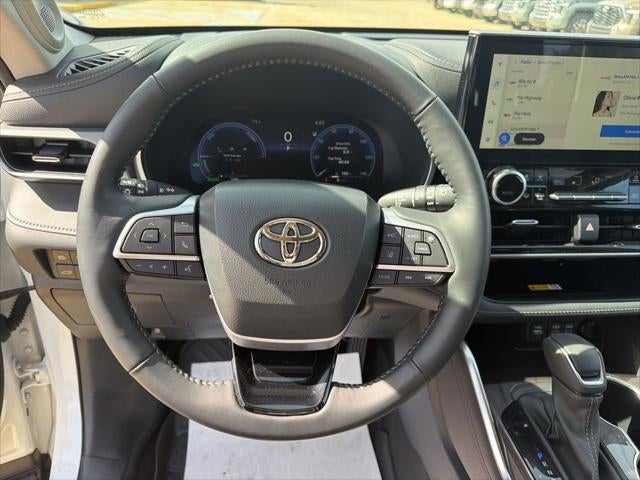 2023 Toyota Highlander Hybrid Platinum