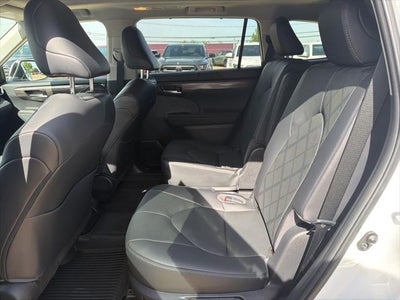 2023 Toyota Highlander Hybrid Platinum
