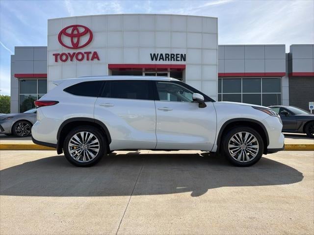 2023 Toyota Highlander Hybrid Platinum