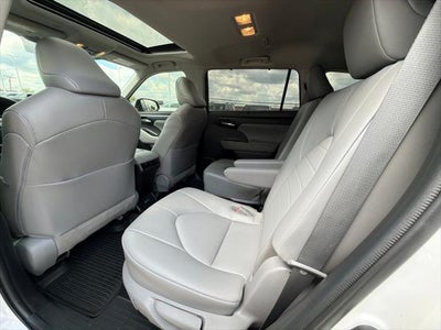 2022 Toyota HIGHLANDER XLE