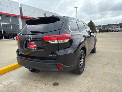 2017 Toyota Highlander SE