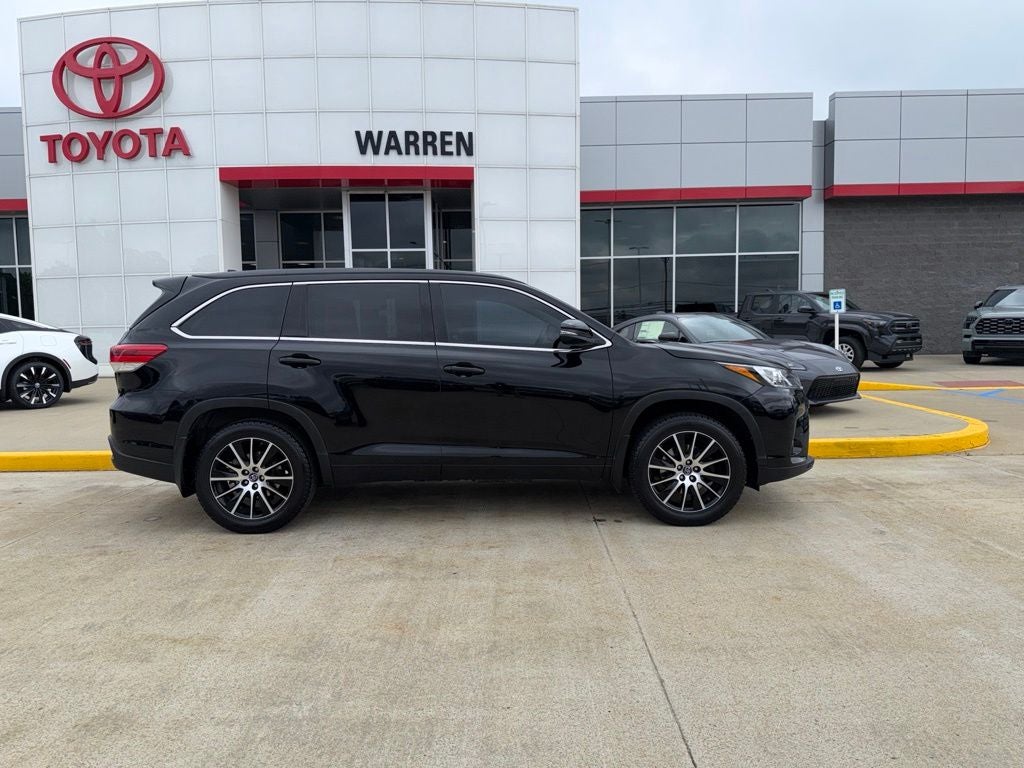 2017 Toyota Highlander SE
