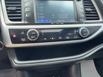 2017 Toyota Highlander SE