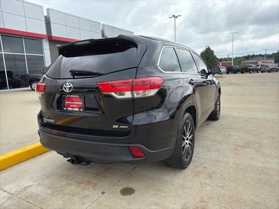 2017 Toyota Highlander SE