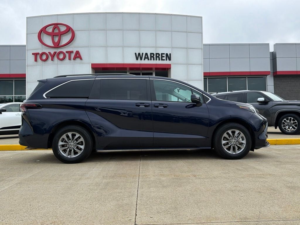 2024 Toyota Sienna LE 8 Passenger