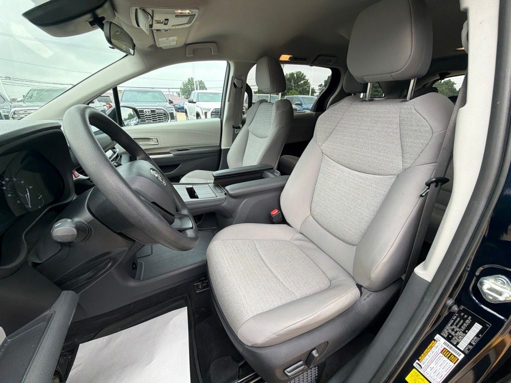 2024 Toyota Sienna LE 8 Passenger