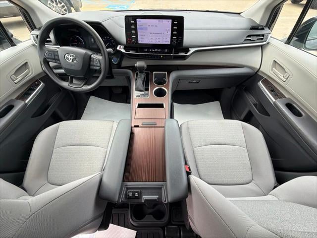 2024 Toyota Sienna LE 8 Passenger