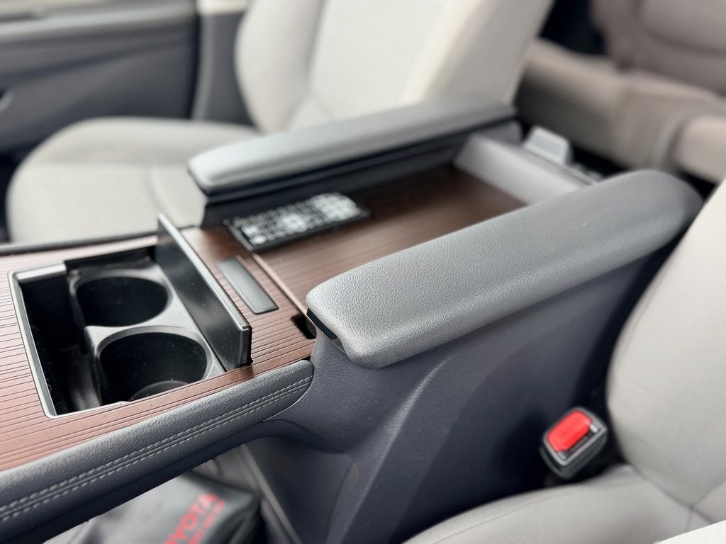 2023 Toyota SIENNA LE AWD LE 8 Passenger