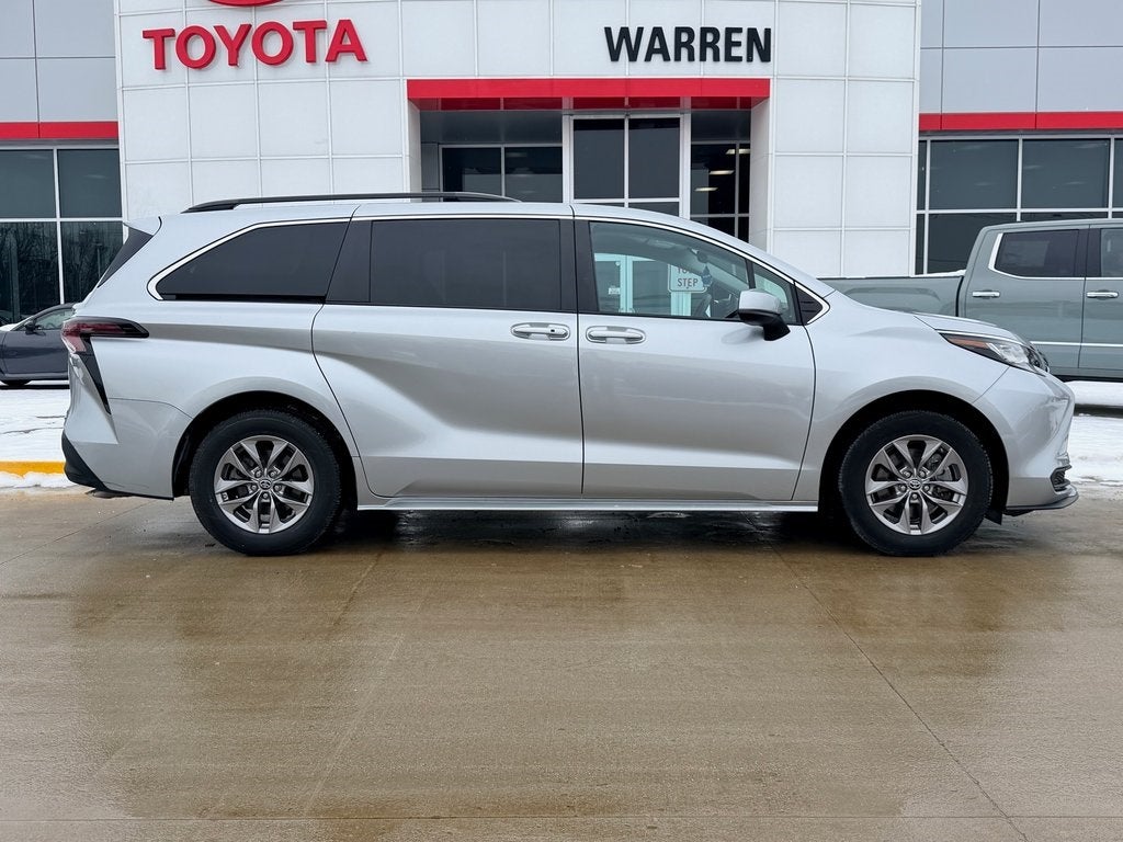 2023 Toyota SIENNA LE AWD LE 8 Passenger