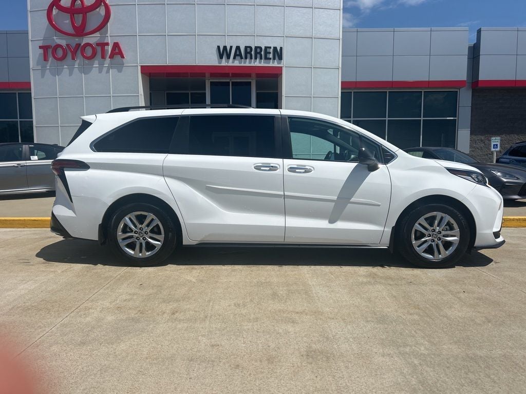 2023 Toyota Sienna XSE 7 Passenger