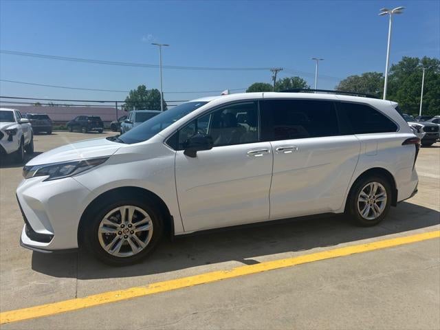 2023 Toyota Sienna XSE 7 Passenger