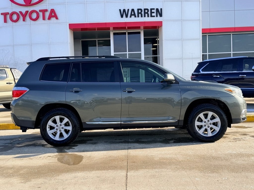 2013 Toyota HIGHLANDER SE