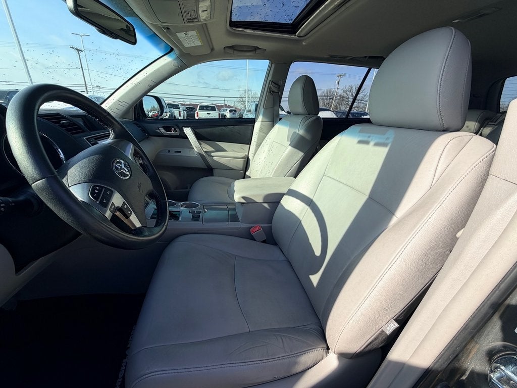 2013 Toyota HIGHLANDER SE